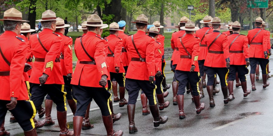 Royal Canadian Mounted Police (“Giubbe Rosse”)